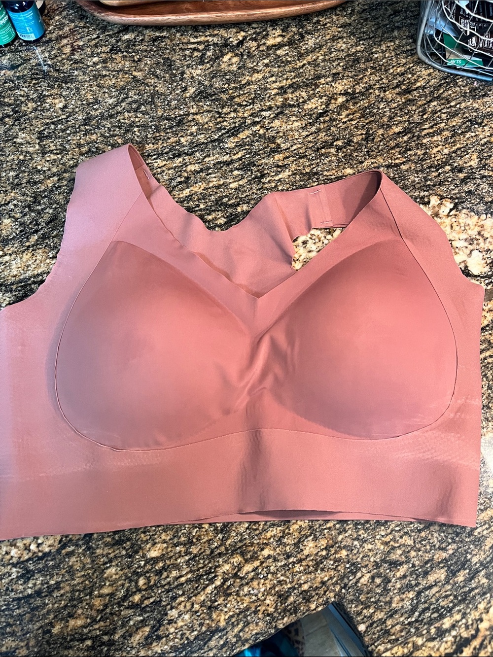New stretchy comforter bra size large